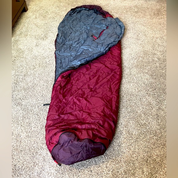 High Peak red cloud sleeping bag - Picture 1 of 16